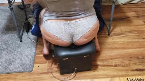 Reverse Facesitting On Smotherbox While At Her Computer Porn Videos