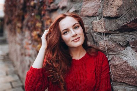 Premium Photo Beauty Ginger Woman With Freckles Outdoors In Autumn Park