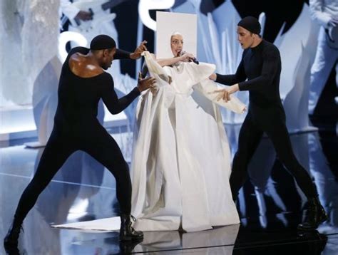 Lady Gaga Performs Applause At 2013 Mtv Vmas In 5 Different Outfits Lady Gaga Applause Lady