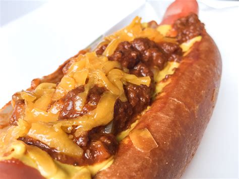Iconic Pinks Hot Dogs From Hollywood Opens In Manila A Look At The Food