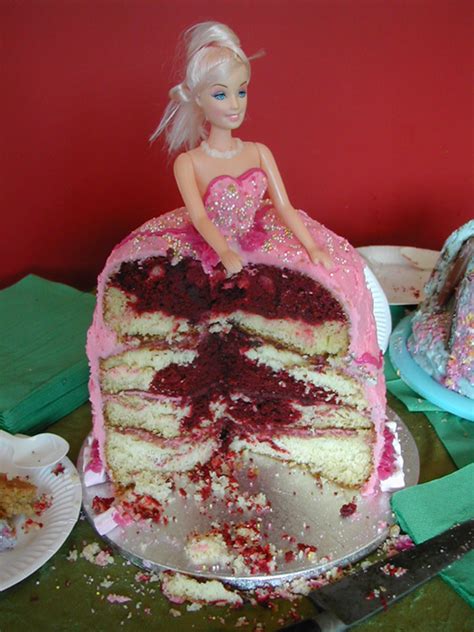 Apr 12, 2016 · birthday at the workplace and a floor full of men asks the only two women if they'll slice up the cake for everyone. Barbie Cakes | Oriana Fox