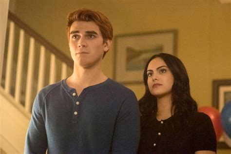 Riverdales Camila Mendes Says Theres ‘someone Else For Veronica