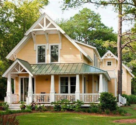 Love This Wrap Around Porch Bebe I Love The Metal Roof