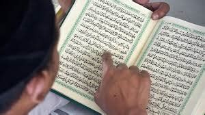 Al quran adalah salah satu kebutuhan pokok umat islam. Hukum membaca al-Quran tulisan rumi - DenyutReformasi