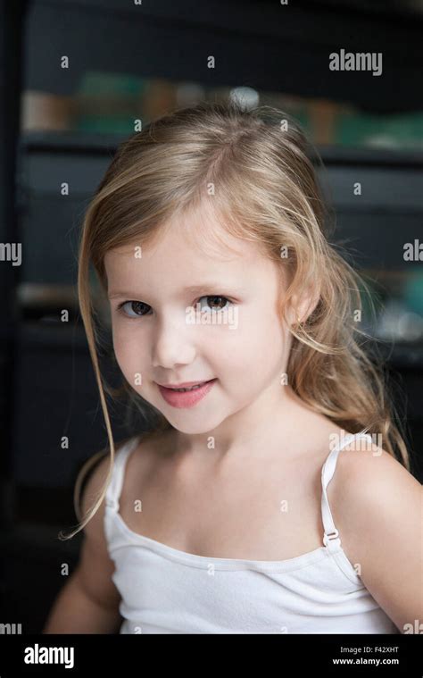 Kleines Mädchen Fotos Und Bildmaterial In Hoher Auflösung Alamy