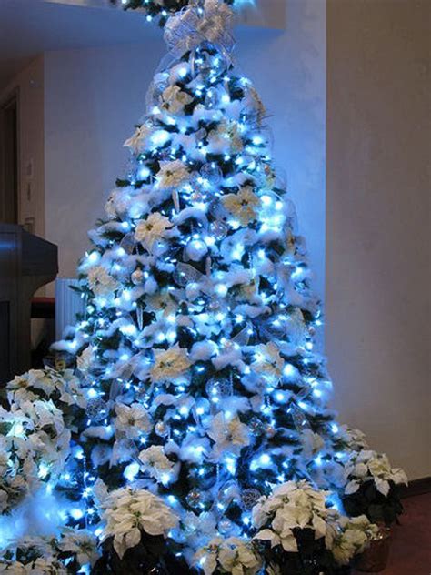 80 Traditional And Unusual Christmas Tree Décor Ideas Digsdigs