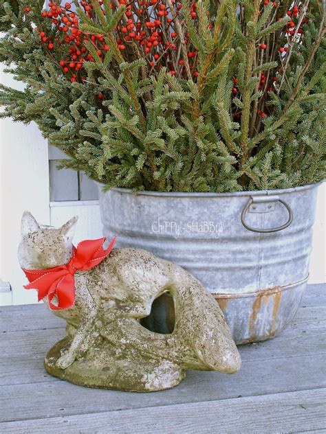 Don't let stress over christmas decorating make you lose the christmas spirit. ChiPPy! - SHaBBy!: ViNtaGe Concrete ~**ChRiStMaS F*O*X**~