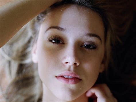 X Alexis Ren Women Face Closeup Blonde Wallpaper Coolwallpapers Me