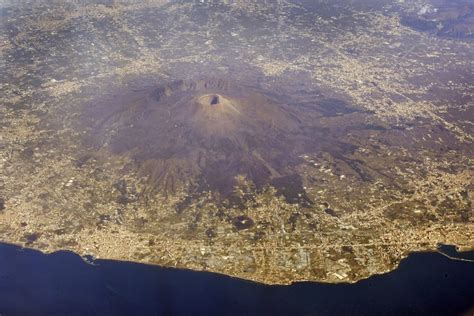 Mount Vesuvius Eruption Turned Mans Brain To Glass Researchers Say