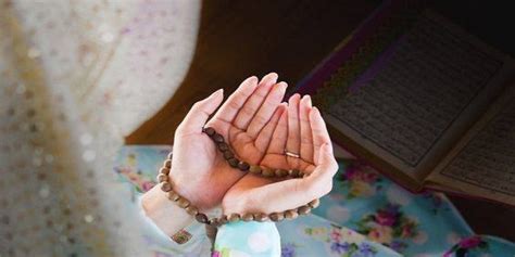 Tapi bukan berarti di bulan. Doa Buka Puasa: Hadist, Keutamaan, Niat, Bahasa Arab ...