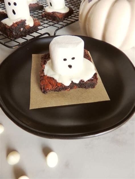 How To Make Halloween Marshmallow Ghost Brownies