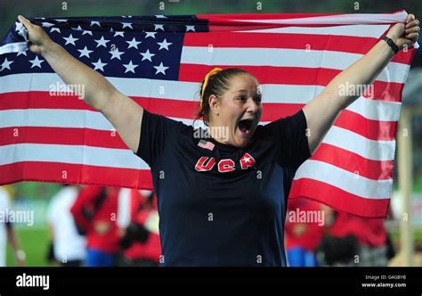 Usas Jillian Camarena Williams Celebrates Winning The Bronze Medal In