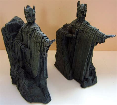 The Lord Of The Rings Gates Of Gondor Argonath Statue Bookends Sideshow