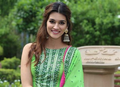 Kriti Sanon Urges Producers And Cintaa To Clear Dues Of The Daily Wage Workers Bollywood News