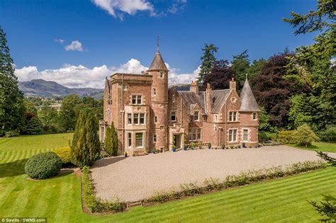 Scottish Baronial Mansion Transformed Into Pop Art Paradise Daily