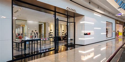 Instagram @ leedongwook_official / www.chanel.com. Heredero de Chanel lanza un fondo de inversión de moda ...