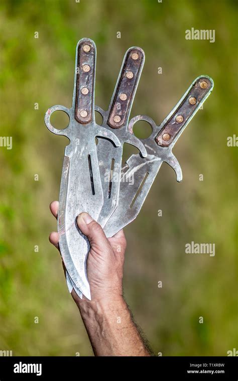 Circus Knife Throwing Hi Res Stock Photography And Images Alamy