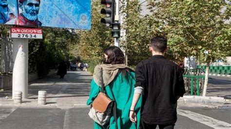 في إيران كاميرات في الأماكن العامة لرصد غير الملتزمات بالحجاب Mtv