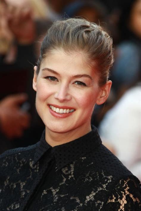 Rosamund Pike Struggled With American Accent Daily Dish