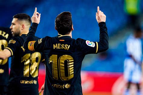 Con un doblete, Messi llegó a 700 goles en Barcelona, que sigue al
