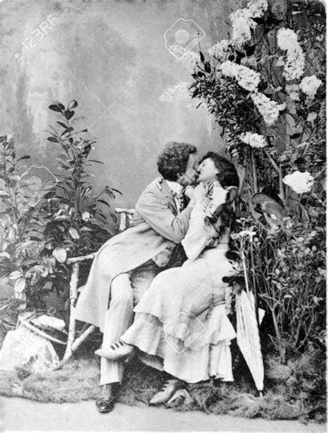 22 Cool Pics That Capture Sweet Kisses Of Edwardian Couples ~ Vintage