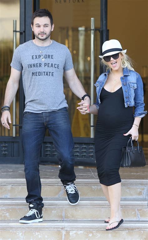 Christina Aguilera Shows Off Her Baby Bump In Los Angeles E Online Ca