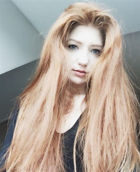 Nevertheless, there is a long tradition under which the physical imperfections of the powerful have been established. Nicola Roberts reveals enviably long hair in no make-up ...
