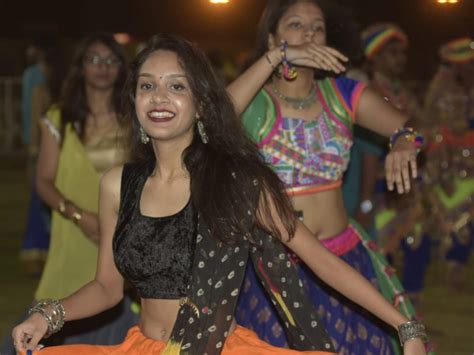 Sexy Pictures Of Navratri Raas Garba Dandiya Raas Festival Chaska Hot