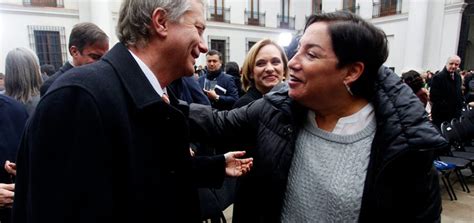 Y que no cometamos el error de irnos y presionar para que nos vayamos a una extrema derecha, que claramente significaría un retroceso para la política que necesitamos en chile, sentenció. Jose Antonio Kast y Beatriz Sánchez lideran menciones ...