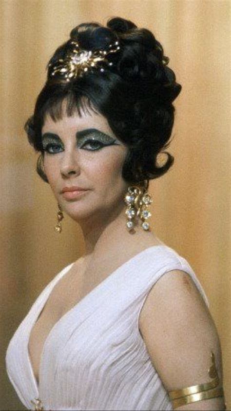 Elizabeth Taylor As Cleopatra Queen Of Egypt Very Beautiful Wearing