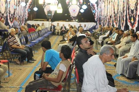 العزاء في الحلم لشخص حي ولكن بدون جنازة إشارة إلى سفره فإذا تم مشاهدة شخص في المنام محمولا على نعش فإن هذا معناه أنه يسافر و أما إذا تم رؤيته بينما يتم دفنه، فهذا يدل على شيئا سلبيا يحصل له قد يكون مرض أو نحوه و لكن ذلك لا يشير إلى موت. تفسير حلم حضور العزاء في منام العزباء / ØªÙ Ø³ÙŠØ± Ø±Ø¤ÙŠØ ...