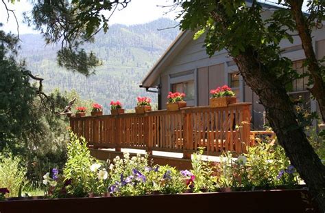 Nestled in the wooded mountains of idaho springs there are modern luxuries like a california king bed, gourmet cookstove and wifi, as well as more homey in the loft bedroom you'll find a comfortable queen bed. Country Sunshine Bed & Breakfast in Durango, Colorado | B ...