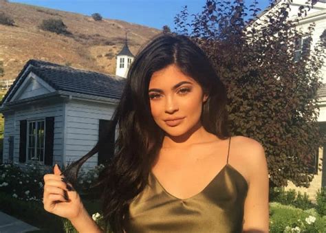 Kylie Jenners 14 Most Dramatic Hair Looks Ever