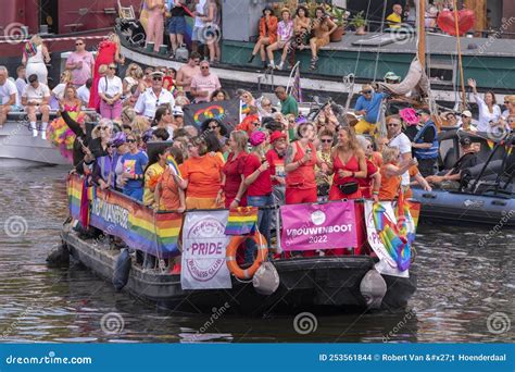 de trotse lesboot boat at the gaypride canal parade with boats at amsterdam the netherlands 6 8