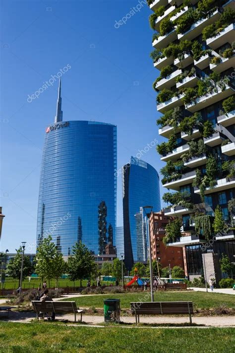 Edificios Bosco Verticale En Milán — Foto Editorial De Stock