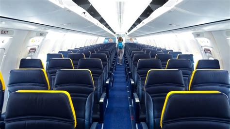 It is headquartered in swords, dublin, with its primary operational bases at dublin and london stansted airports. TRIP REPORT | Ryanair | Boeing 737-800 | Bergamo ...