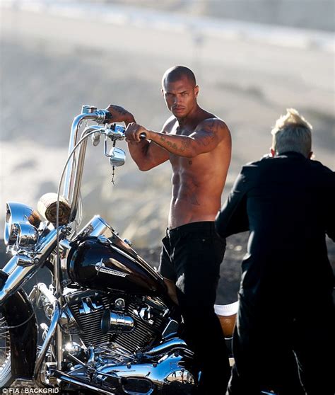 Jeremy Meeks Goes Shirtless To Show Off His Torso Daily Mail Online