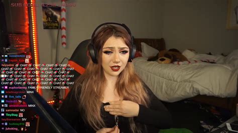 Streamer Shows Boobs After Twitch Unbanned Her Youtube