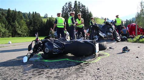 Check spelling or type a new query. Motorradunfall in Krumbach - Biker schwer verletzt - YouTube