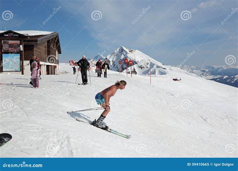 Nackter Skifahrer Redaktionelles Bild Bild Von Rochen