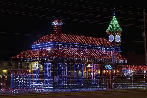 This hotel is within close proximity of hollywood wax museum and country tonite theatre. christmas lights pigeon forge | Decoratingspecial.com