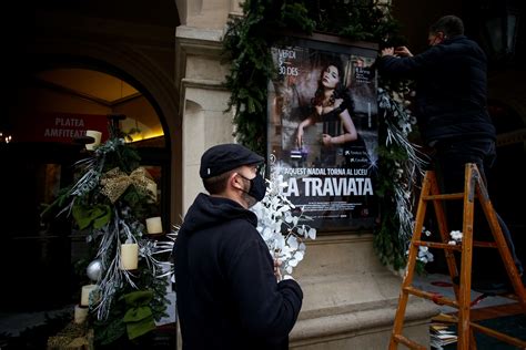 el liceo suspende las funciones de ‘la traviata hasta que el govern no permita vender más de