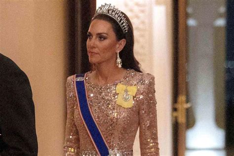 Kate Middleton Wears Queen Elizabeth S Earrings At Jordan Royal Wedding