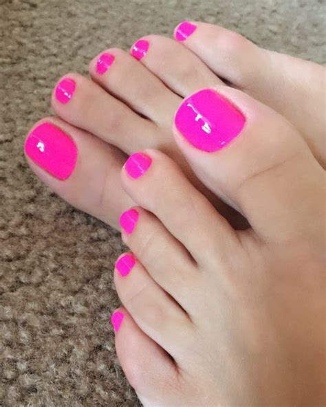 Likes Comments Lisa Prettyfeetlisa On Instagram Splash Of Pink Pink Toe