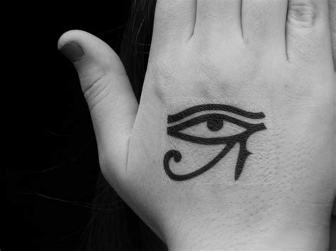 In zonatattoos, a community of tattoo artists and tattoo fans. 45 Best Eye of Ra Tattoos Designs & Meanings - Sun God ...