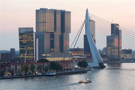 Great video footage that you won't find anywhere else. Erasmus Bridge Rotterdam - majestic road over the Maas river