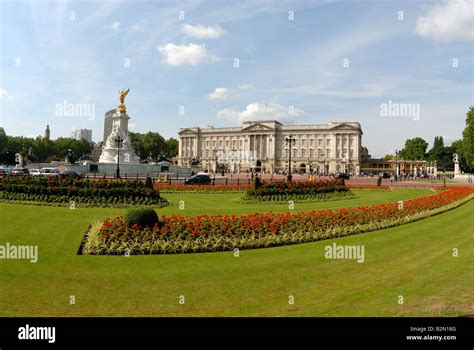 Buckingham Palace London Stock Photo Alamy