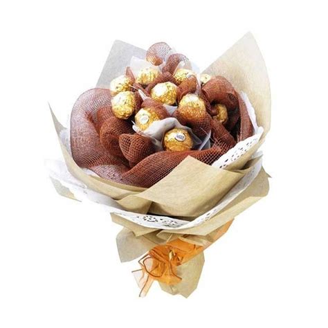 La gioia di stare in famiglia, un affetto speciale, un'amicizia ferrero rocher illumina i momenti di festa e ci fa sentire ancora più vicini alle persone a cui vogliamo. Coklat Impor Dari Inggris Coklat Hasil Karya Michele ...