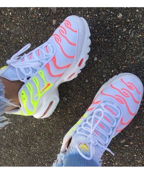 Chaussures nike blanches chaussures femme chaussure nike air chaussure mode chaussures de sport mode chaussure. Épinglé sur chaussures