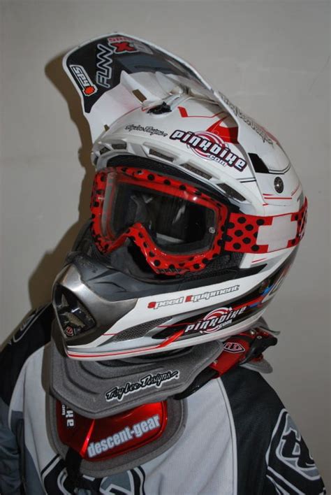 Available in elastic and rigid forms, back braces are sometimes worn while a spine is healing from an injury to limit movement in the affected area. Ride.io Forum - HOW TO WEAR A LEATT NECK BRACE